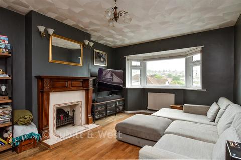 3 bed property, in Sunnydale Close, £500,000