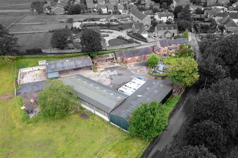 3 bed property, in Edge Hill Farm, £925,000