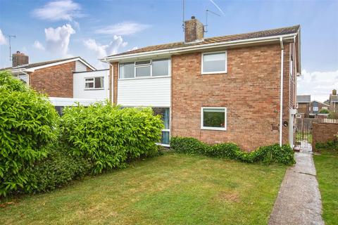 2 bed property, in Lychpole Walk, £250,000