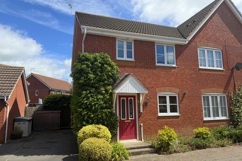 3 bed property, in Davey Road, £250,000