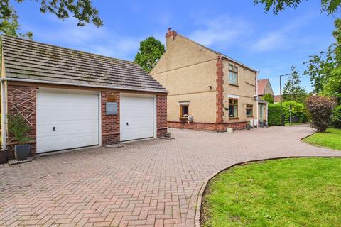 4 bed property, in Parkhouse Drive, £410,000
