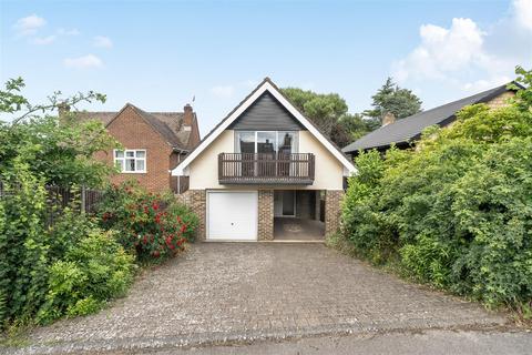 2 bed property, in Vicary Way, £450,000