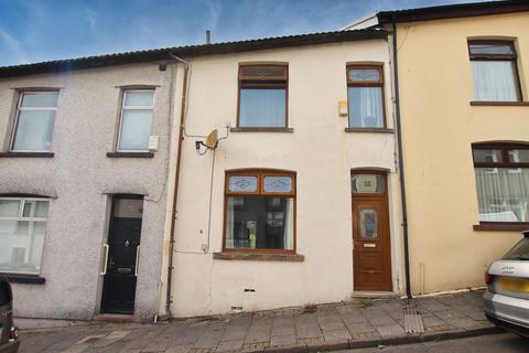 3 bed property, in Park Street, £99,950