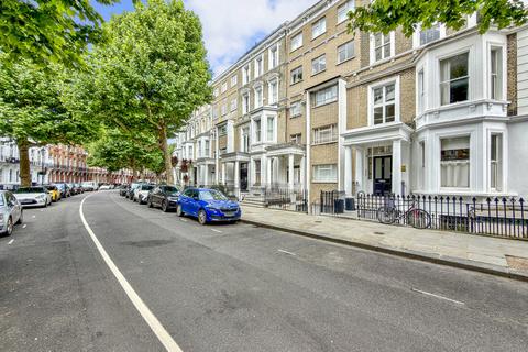1 bed property, in 96 Philbeach Gardens, £800,000