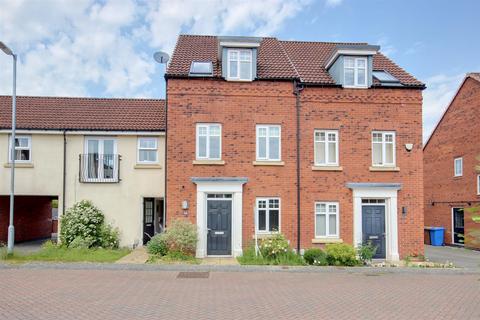 3 bed property, in Newman Avenue, £254,950