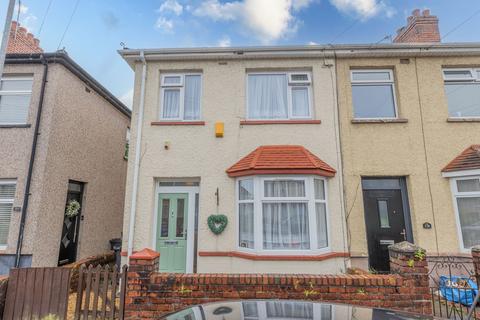 3 bed property, in Conway Road, £180,000