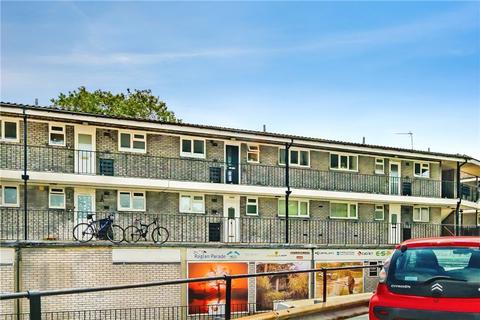 2 bed property, in Town End, £150,000