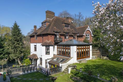 5 bed property, in Hampstead Town, £4,999,000