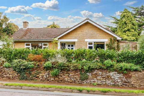 2 bed property, in Main Road, £500,000