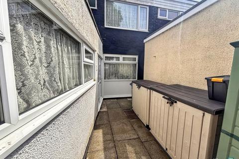 3 bed property, in Ryal Walk, £90,000
