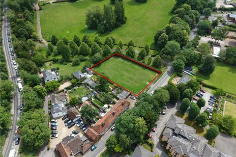 Land, in Wargrave Road, £800,000