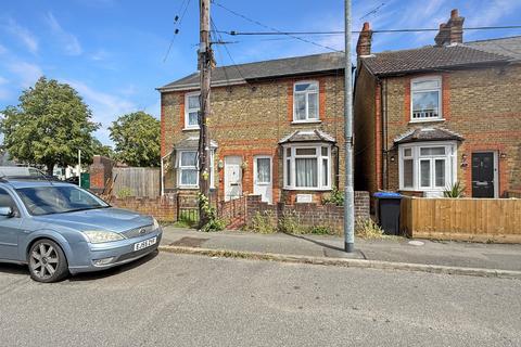 2 bed property, in Grenville Road, £270,000