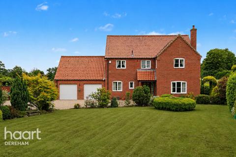 4 bed property, in Mattishall Road, £900,000