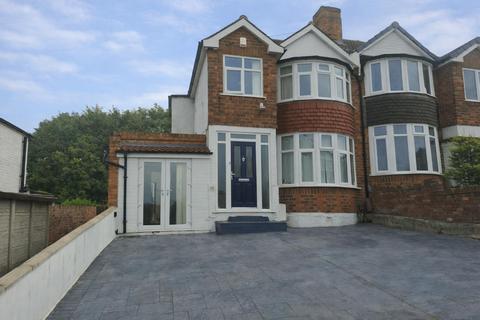 3 bed property, in Forest Hill Road, £300,000
