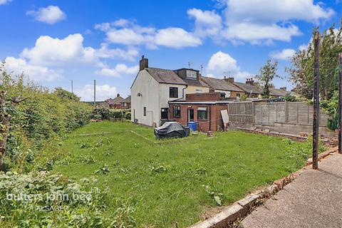 2 bed property, in Queen Street, £150,000