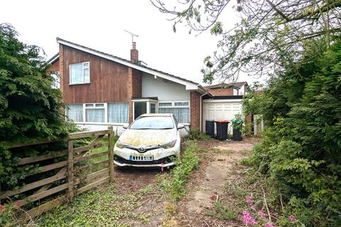 3 bed property, in Greenlands, £275,000