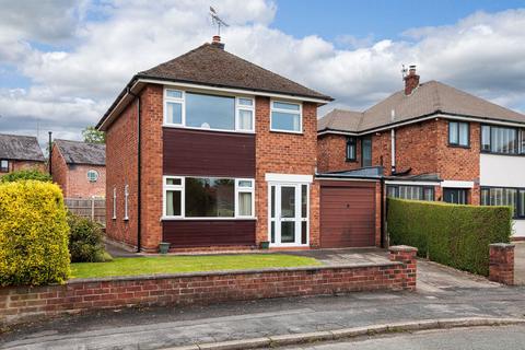 3 bed property, in Homewood Crescent, £350,000
