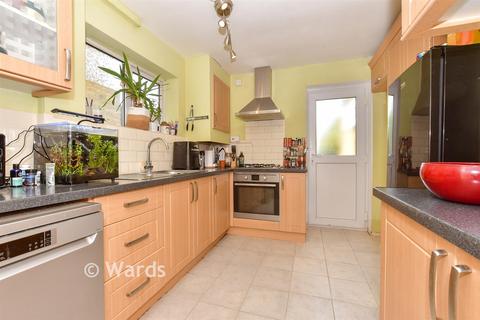 2 bed property, in Wife Of Bath Hill, £275,000