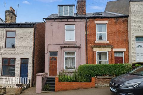 3 bed property, in Wood Road, £140,000