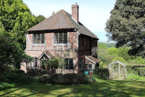 3 bed property, in Lower Basildon - Set in a very beautiful elevated location, £835,000