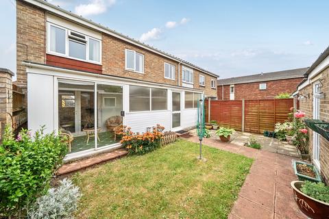 3 bed property, in Belvoir Close, £270,000