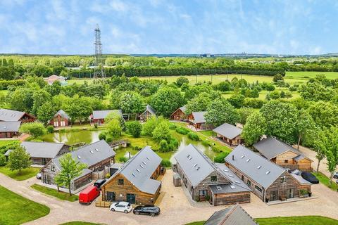 3 bed property, in Thorpe Park Lodges, £365,000