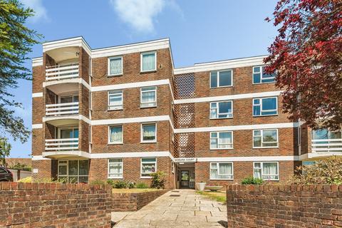 3 bed property, in Richmond Road, £230,000
