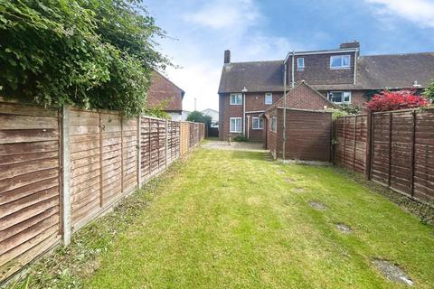 2 bed property, in Manor Road, £305,000
