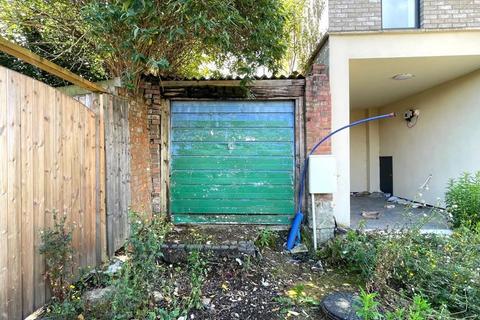 Studio, in Land Lying North Of, £65,000