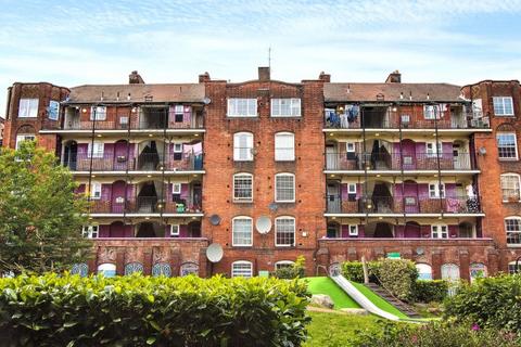 2 bed property, in Flat 11 Burns House, £180,000
