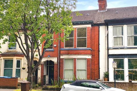 4 bed property, in 325 Spring Bank West, £70,000
