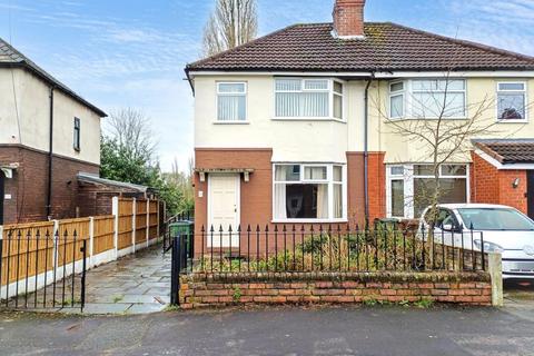 3 bed property, in 29 Foliage Road, £90,000
