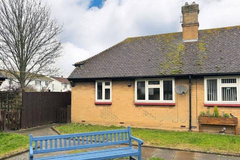 1 bed property, in 7 Russell Close, £140,000