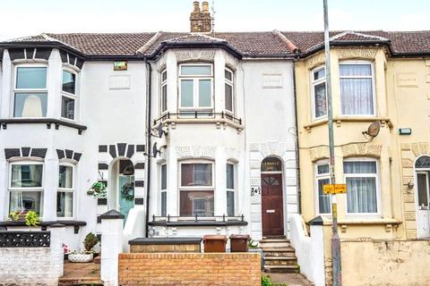 1 bed property, in 341(A) Canterbury Street, £40,000