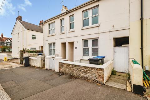 3 bed property, in Newland Road, £300,000
