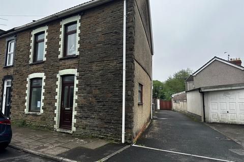 3 bed property, in Duffryn Terrace, £100,000