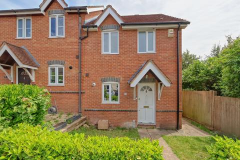 3 bed property, in Falcon Rise, £375,000