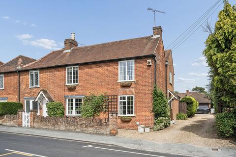 3 bed property, in Chalfont Road, £900,000