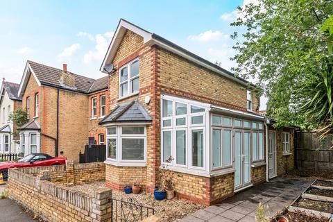 1 bed property, in Glenville Road, £475,000