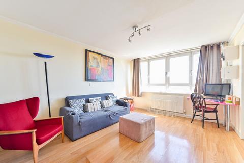 2 bed property, in Clapham Road, £250,000