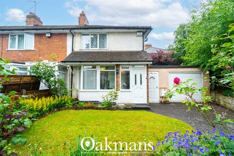 3 bed property, in Pineapple Road, £290,000