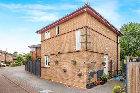 3 bed property, in Silicon Court, £375,000