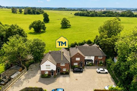 3 bed property, in Shirley Gardens, £365,000