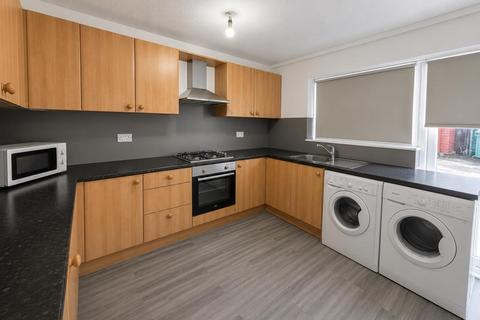 3 bed property, in Dobbin Close, £500,000