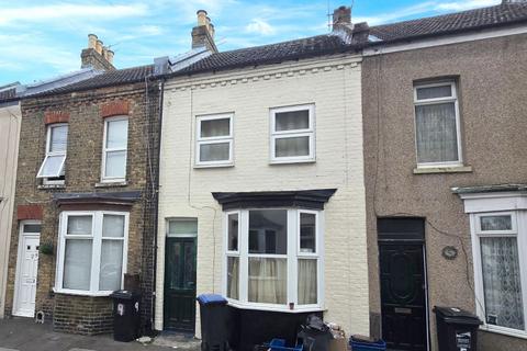 2 bed property, in 7 Ayton Road, £90,000