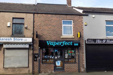 1 bed property, in High Street, £150,000