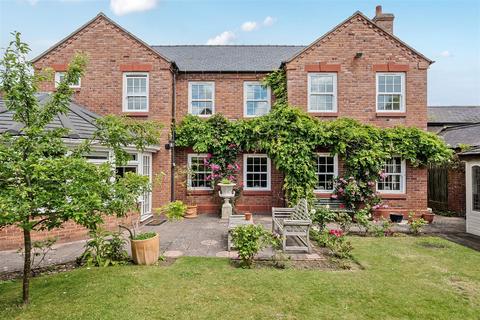 4 bed property, in Knockin, £550,000