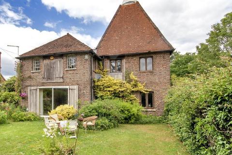 4 bed property, in Bishops Lane, £895,000