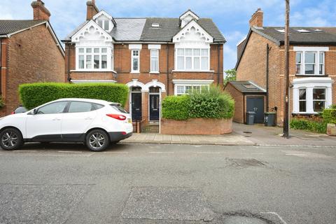 1 bed property, in Foster Hill Road, £250,000