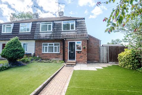 3 bed property, in Brewers Hill Road, £375,000
